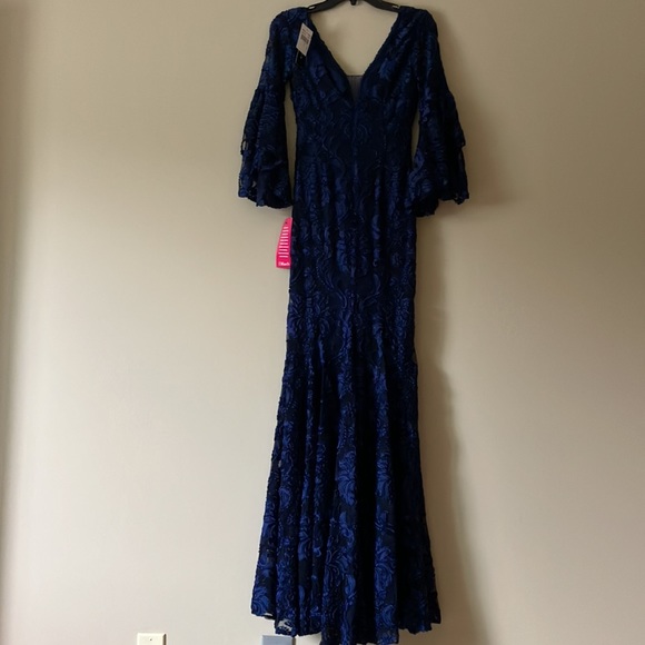 Betsy Adam velvet evening gown - Picture 4 of 6